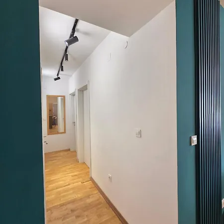Urban 3 Bedroom 125m2 Flat & Free Parking Daire